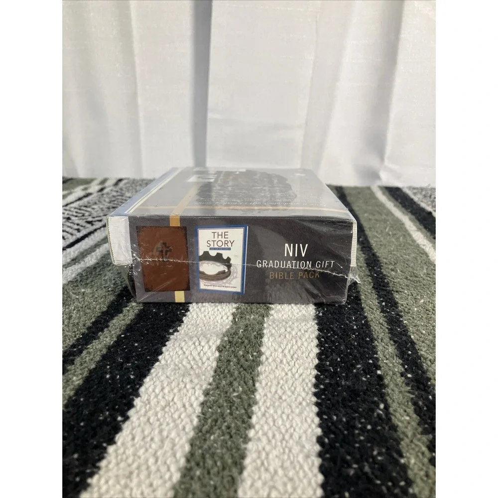NIV Graduation Kit for Grads, Brown
